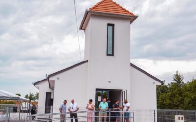 Átadták a Mezőberény Delhi városrészében épült cigány templomot