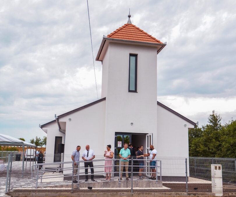 Átadták a Mezőberény Delhi városrészében épült cigány templomot